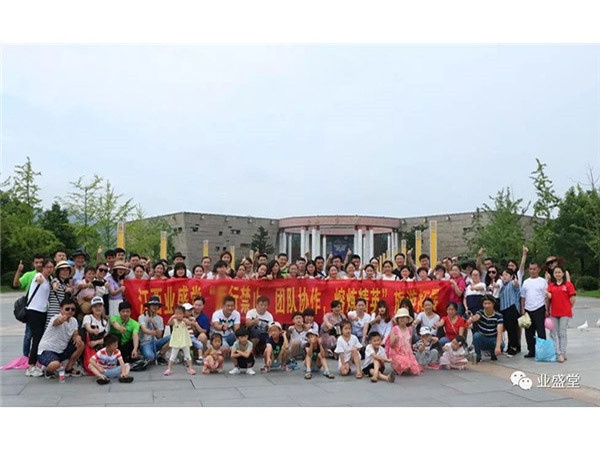 公司福利｜威廉希尔官网龙虎山“令行榨取，，，，，，，团结协作，，，，，，，熔炼精英”旅游拓展运动