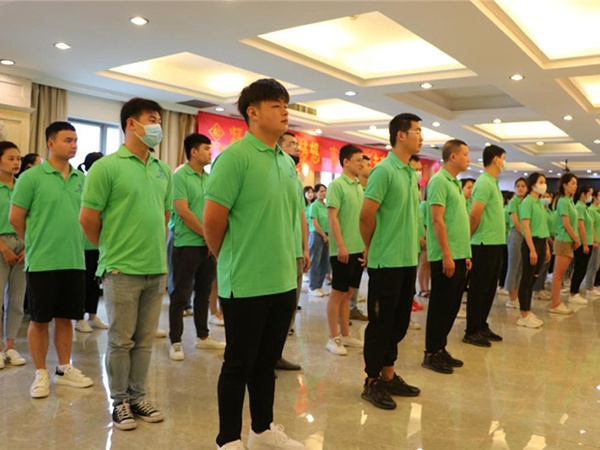 同心协力 共筑梦想 | 威廉希尔官网集团组织开展旱地冰壶对抗赛